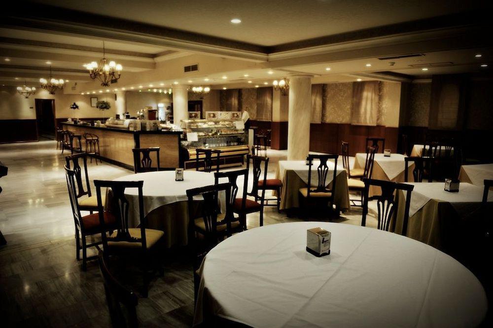 Hotel Reyes Ziries Albolote Restoran foto
