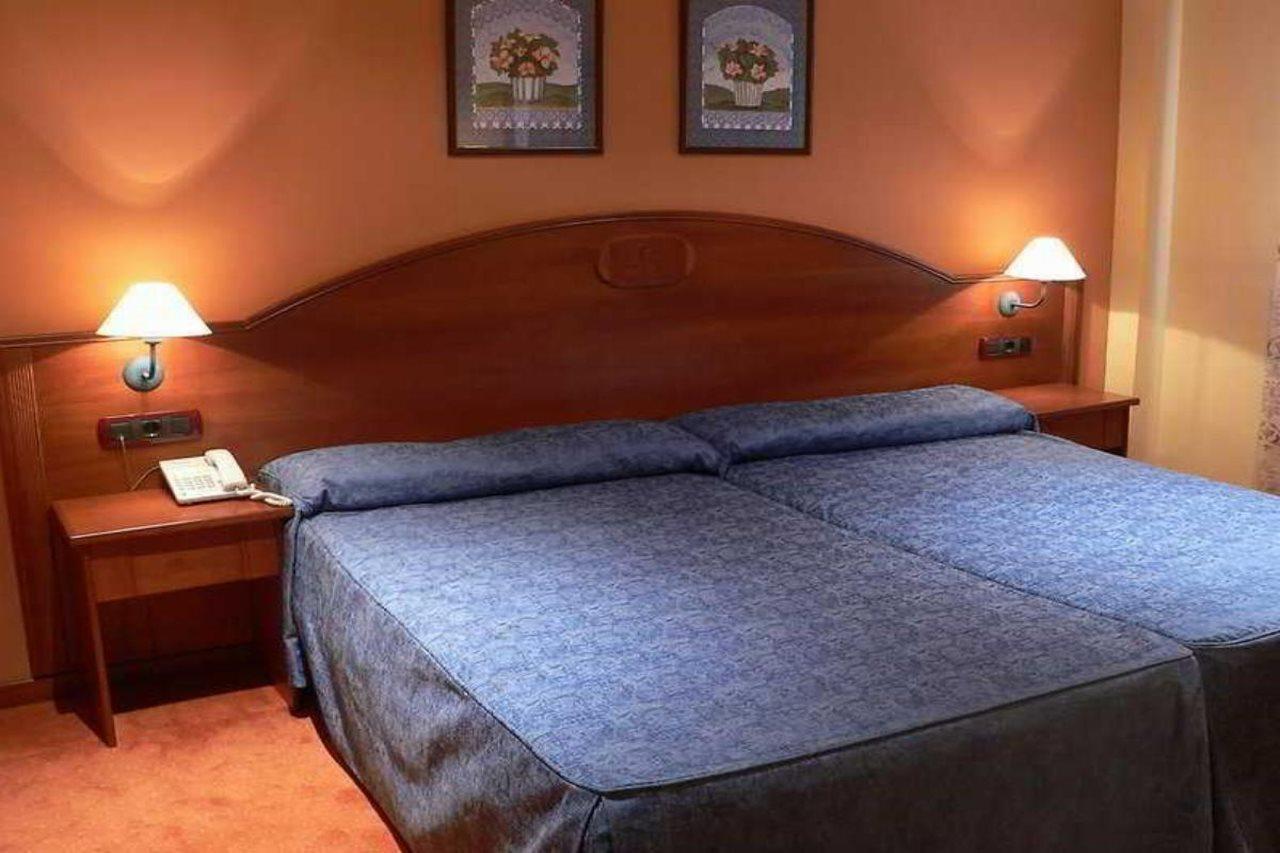 Hotel Reyes Ziries Albolote Bagian luar foto