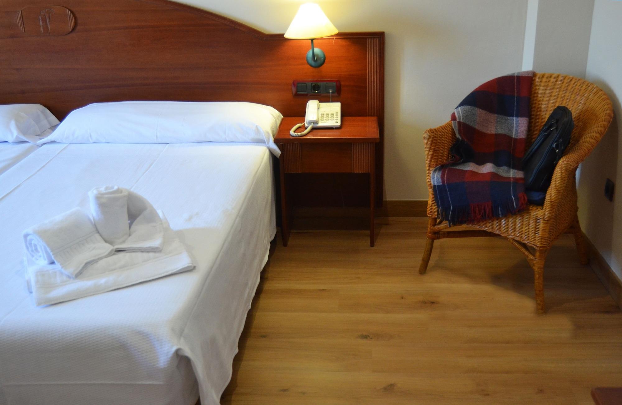 Hotel Reyes Ziries Albolote Bagian luar foto