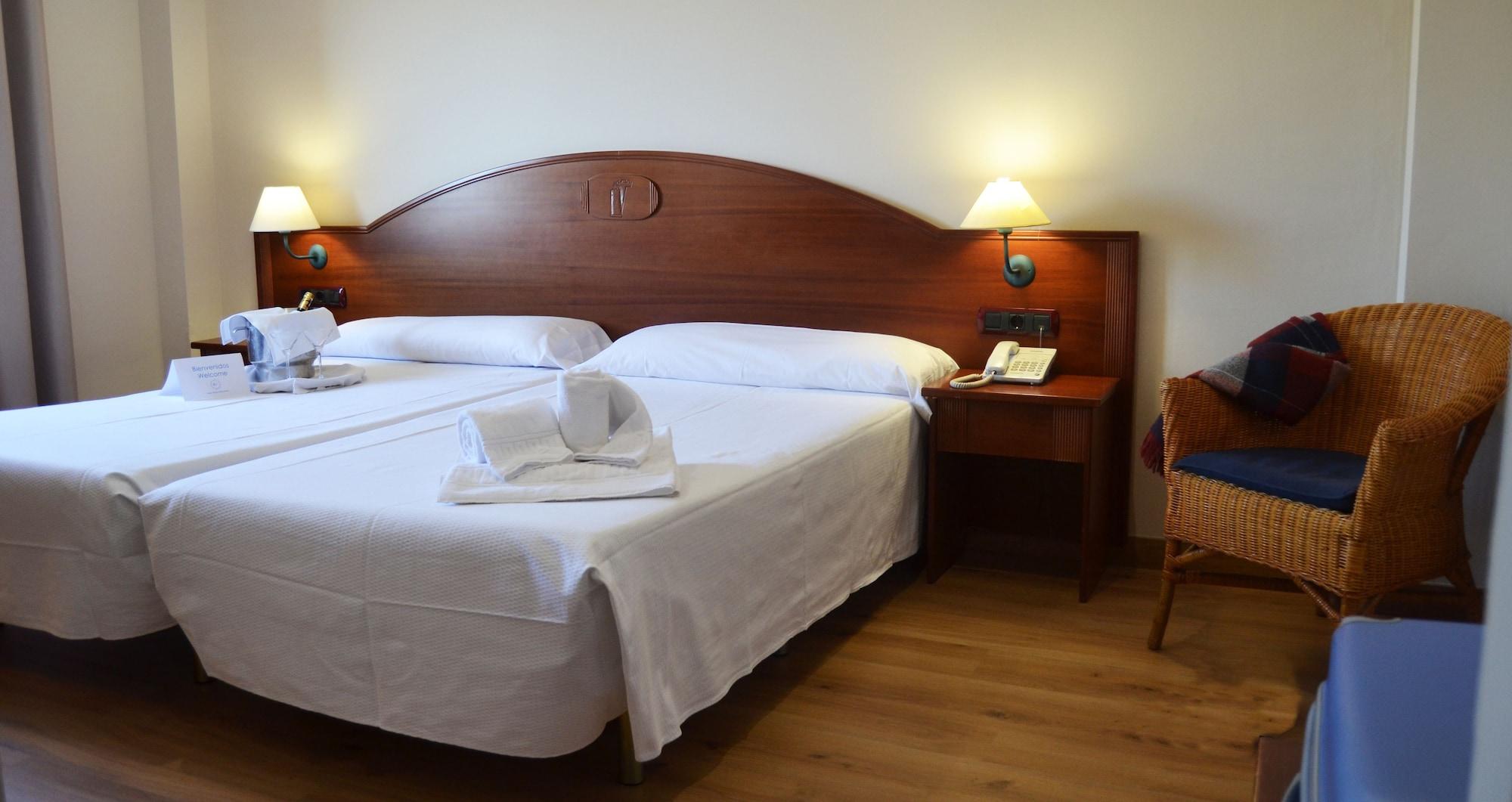 Hotel Reyes Ziries Albolote Bagian luar foto