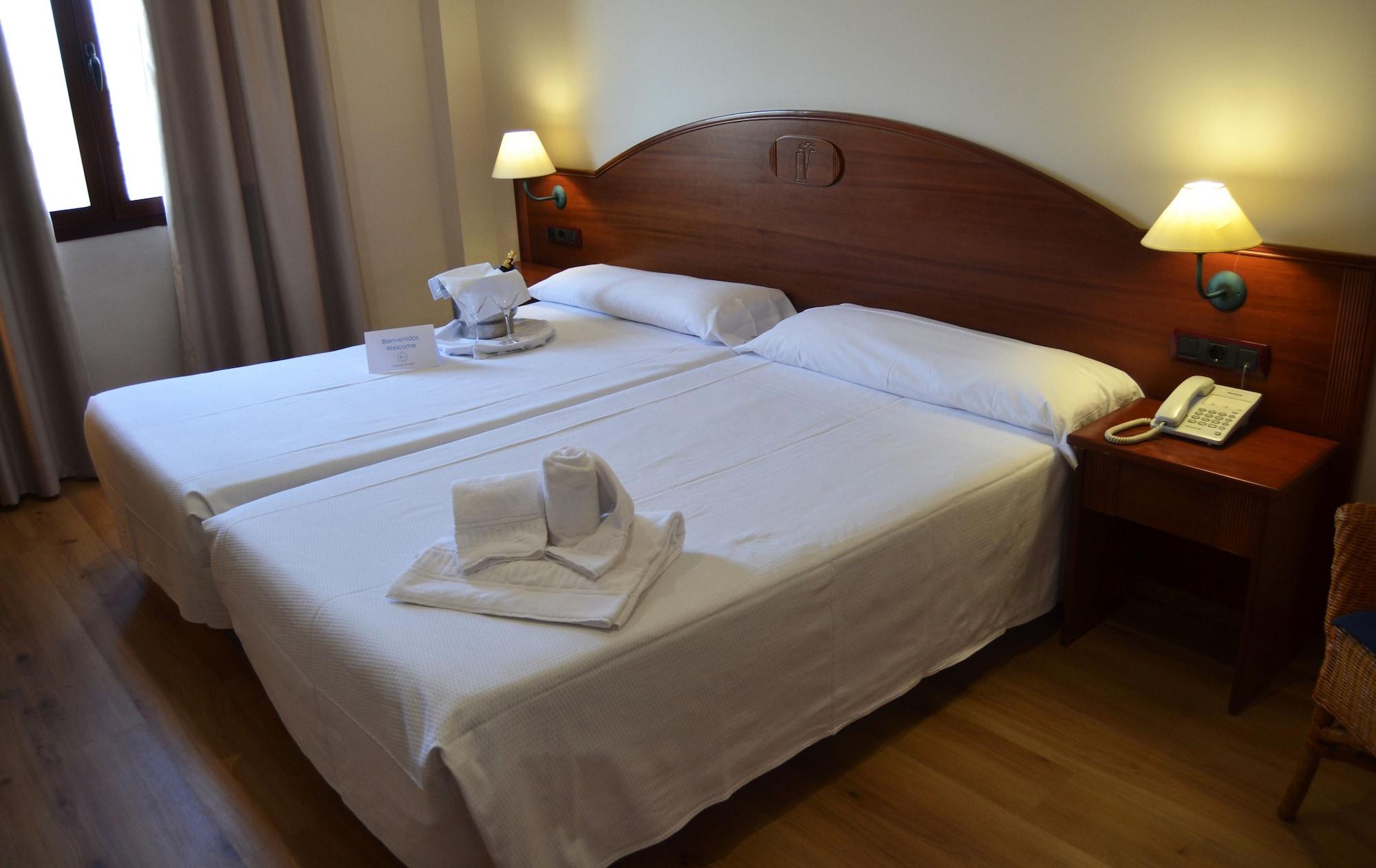 Hotel Reyes Ziries Albolote Bagian luar foto