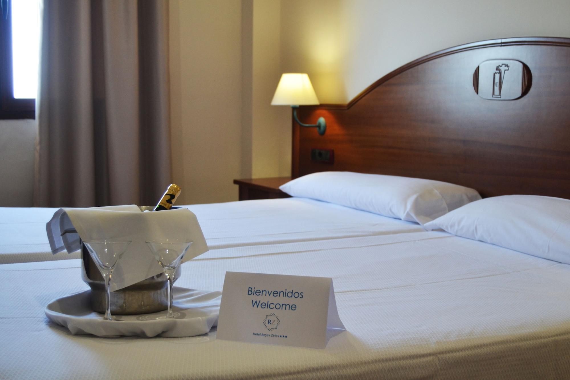 Hotel Reyes Ziries Albolote Bagian luar foto