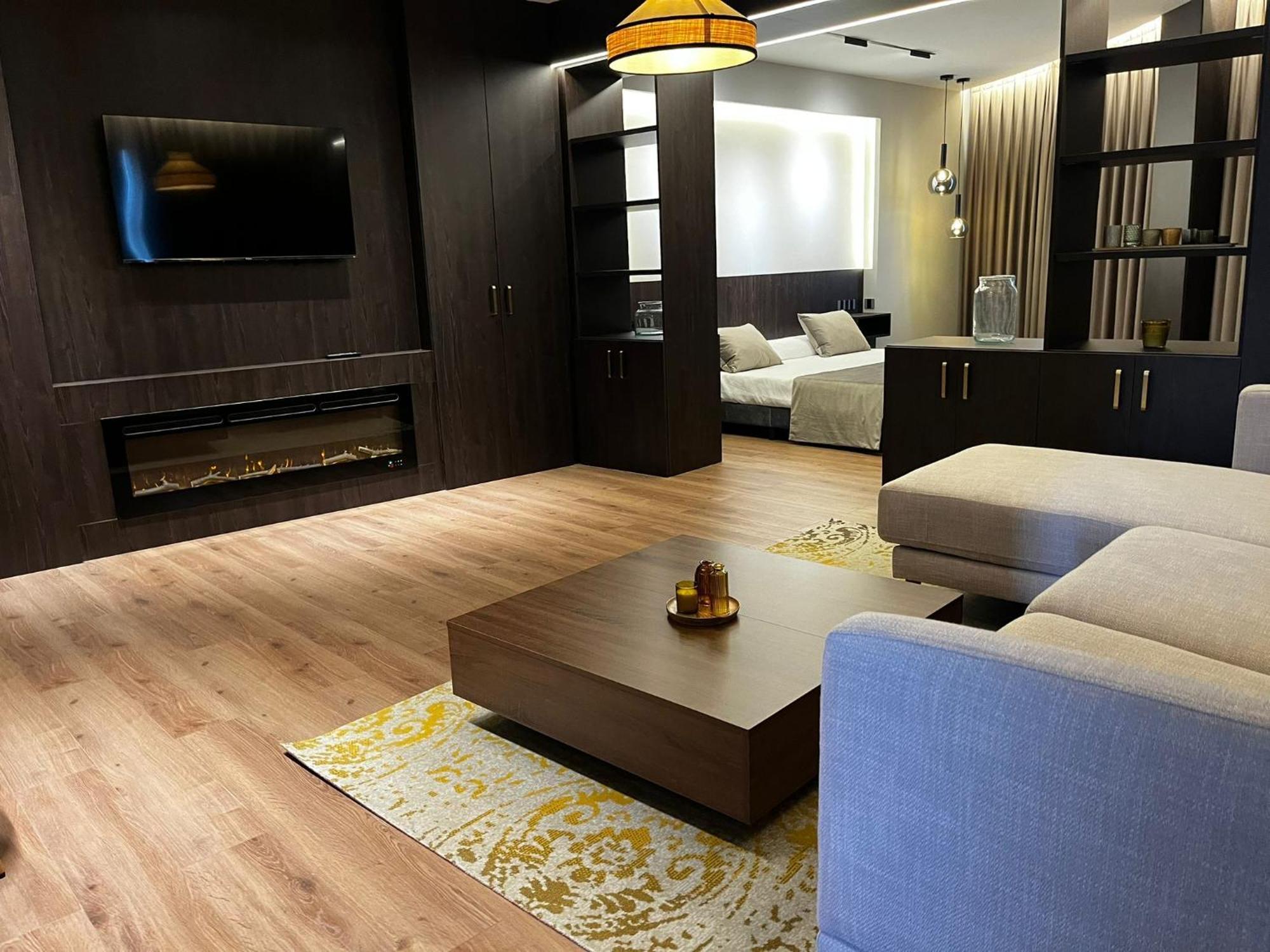 Hotel Reyes Ziries Albolote Bagian luar foto