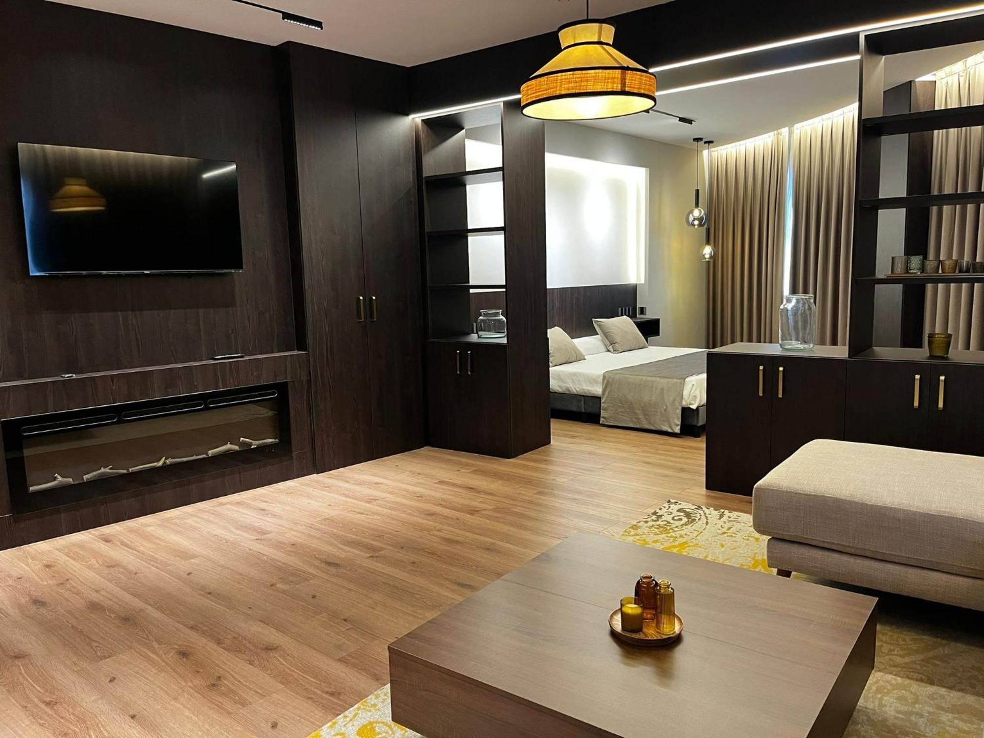 Hotel Reyes Ziries Albolote Bagian luar foto