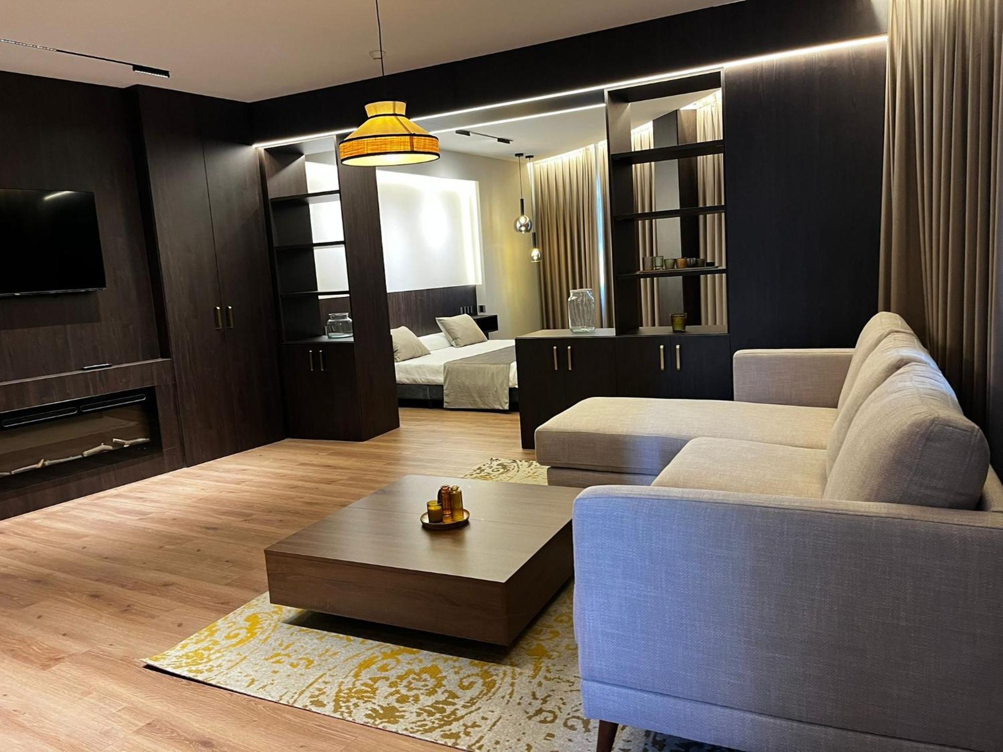 Hotel Reyes Ziries Albolote Bagian luar foto