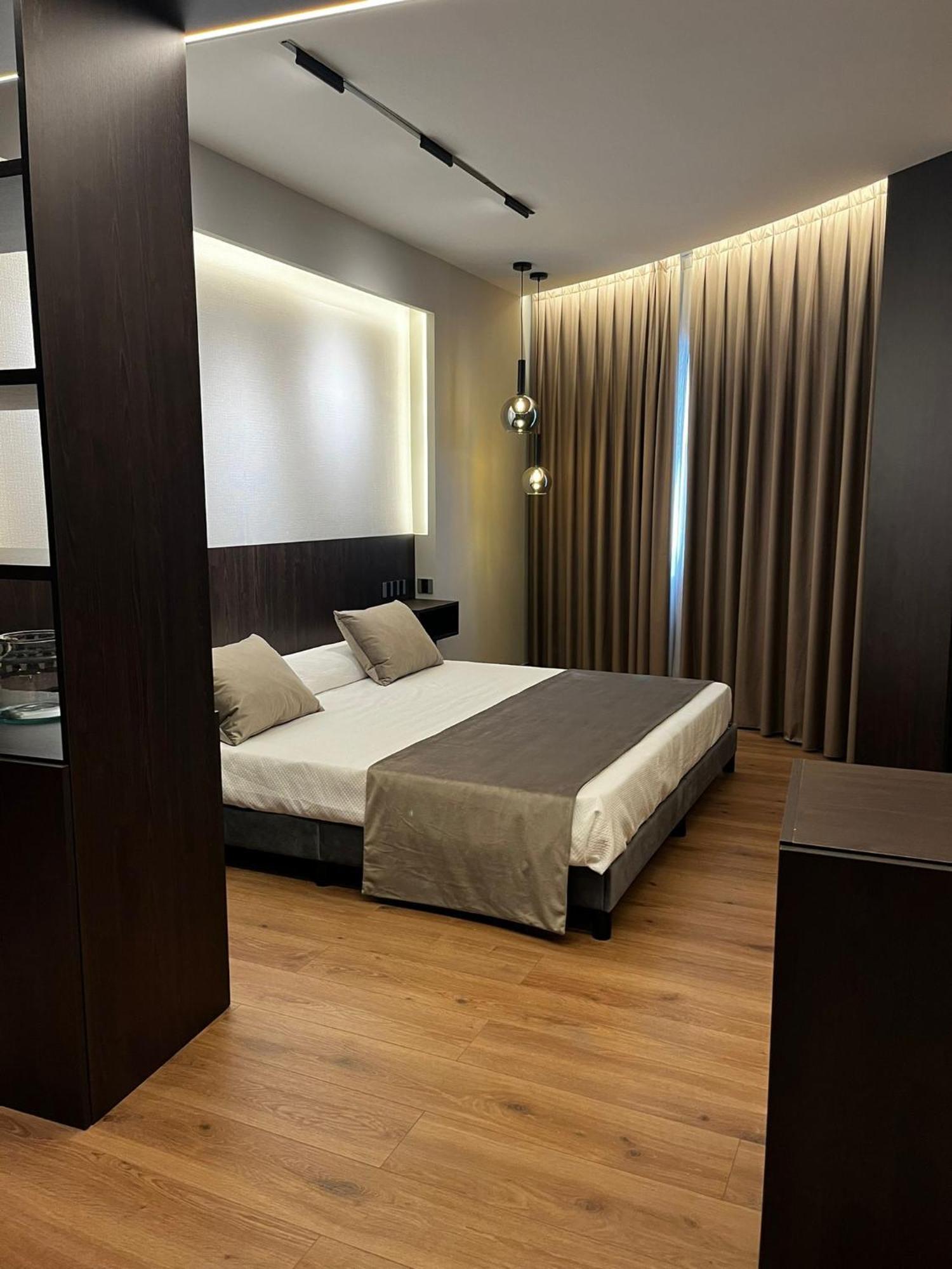 Hotel Reyes Ziries Albolote Bagian luar foto