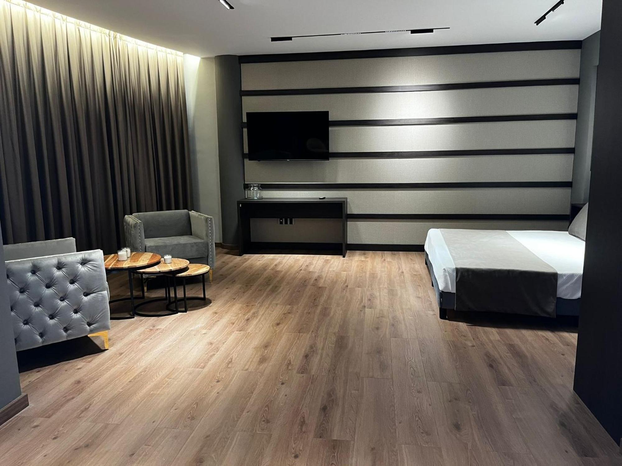 Hotel Reyes Ziries Albolote Bagian luar foto