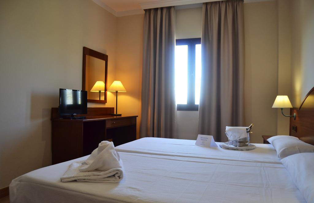Hotel Reyes Ziries Albolote Bagian luar foto