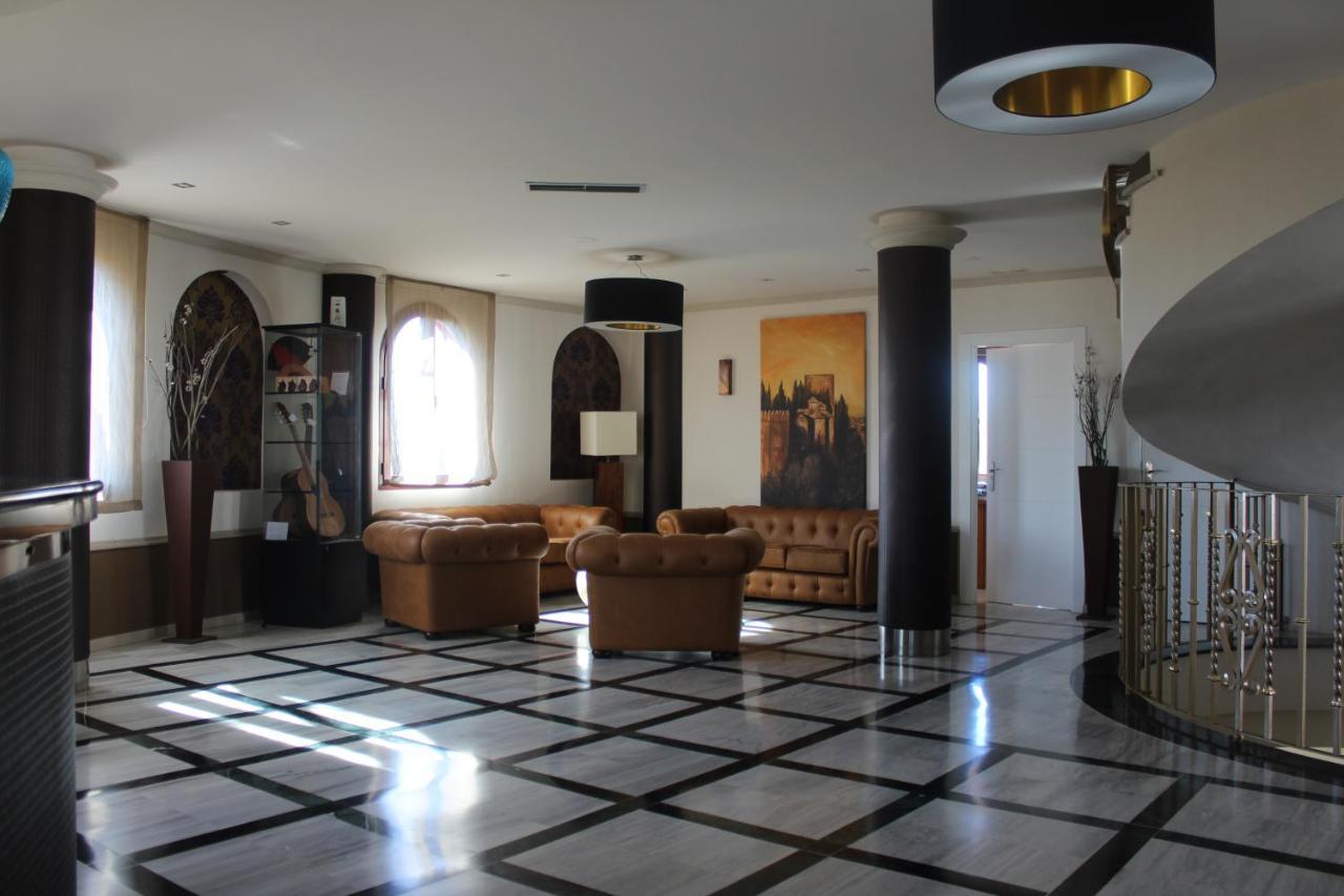 Hotel Reyes Ziries Albolote Bagian luar foto