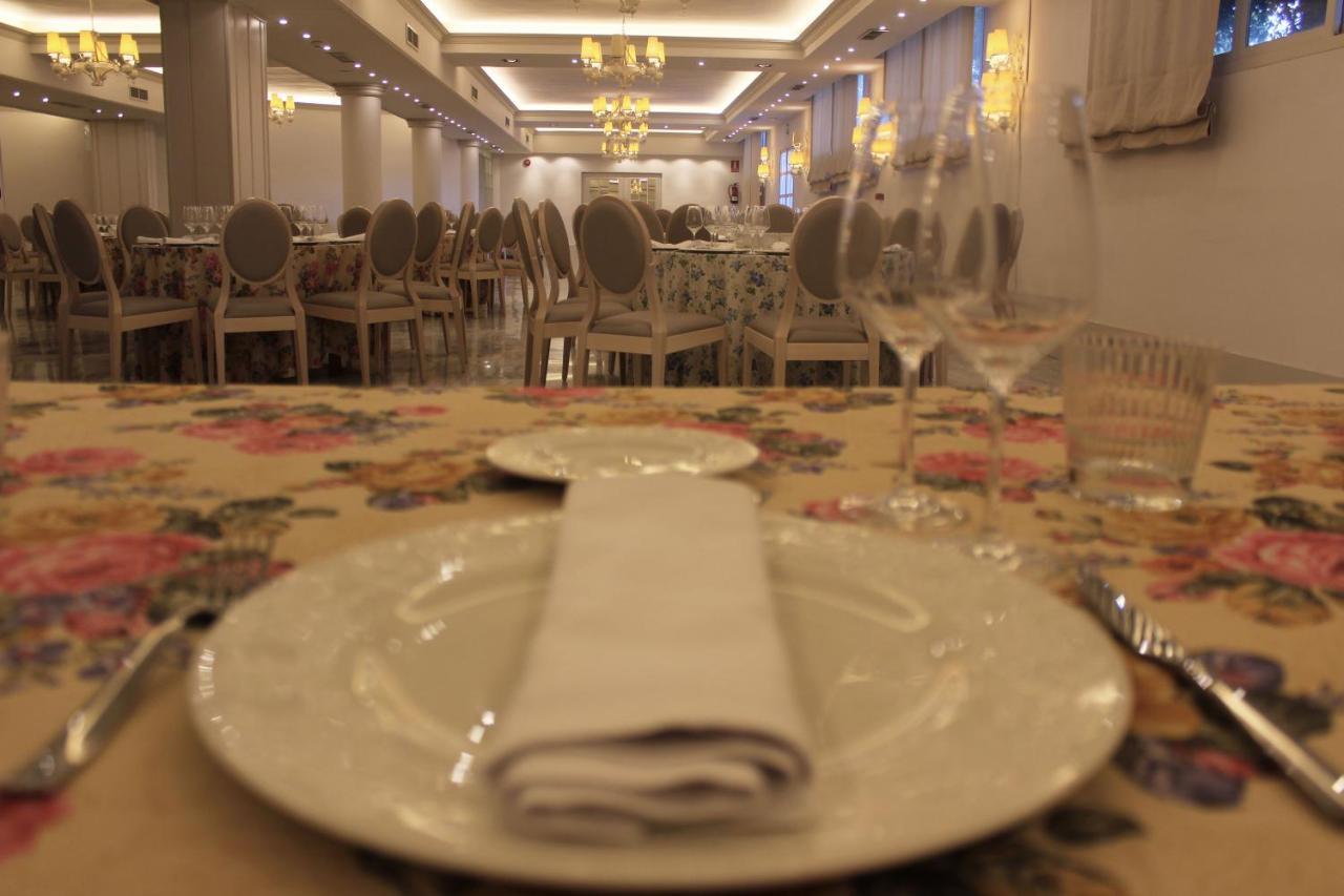 Hotel Reyes Ziries Albolote Bagian luar foto